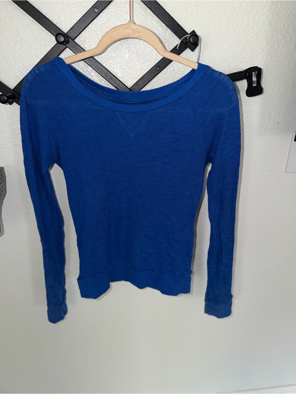 No Boundaries Womens M 7-9 Cobalt Blue Boat Neck Long Sleeve Knit Top - Picture 2 of 4